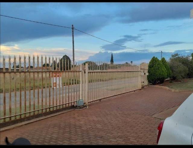 4 BEDROOM HOUSE FOR SALE IN WELVERDIEND